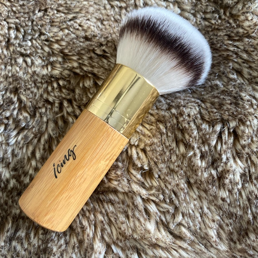 Icing kabuki brush